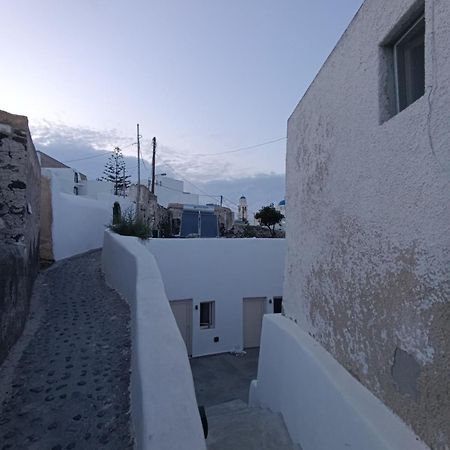 Cycladic Center Cave Rooms Fira  Exterior photo