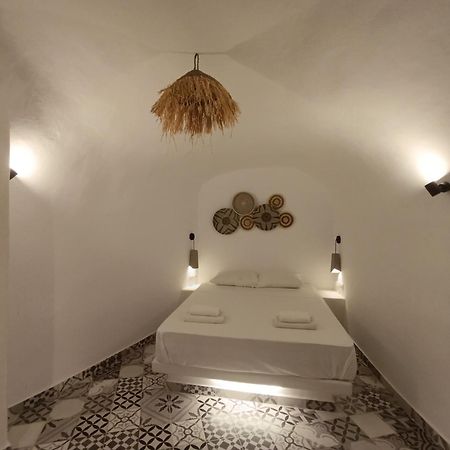 Cycladic Center Cave Rooms Fira  Exterior photo