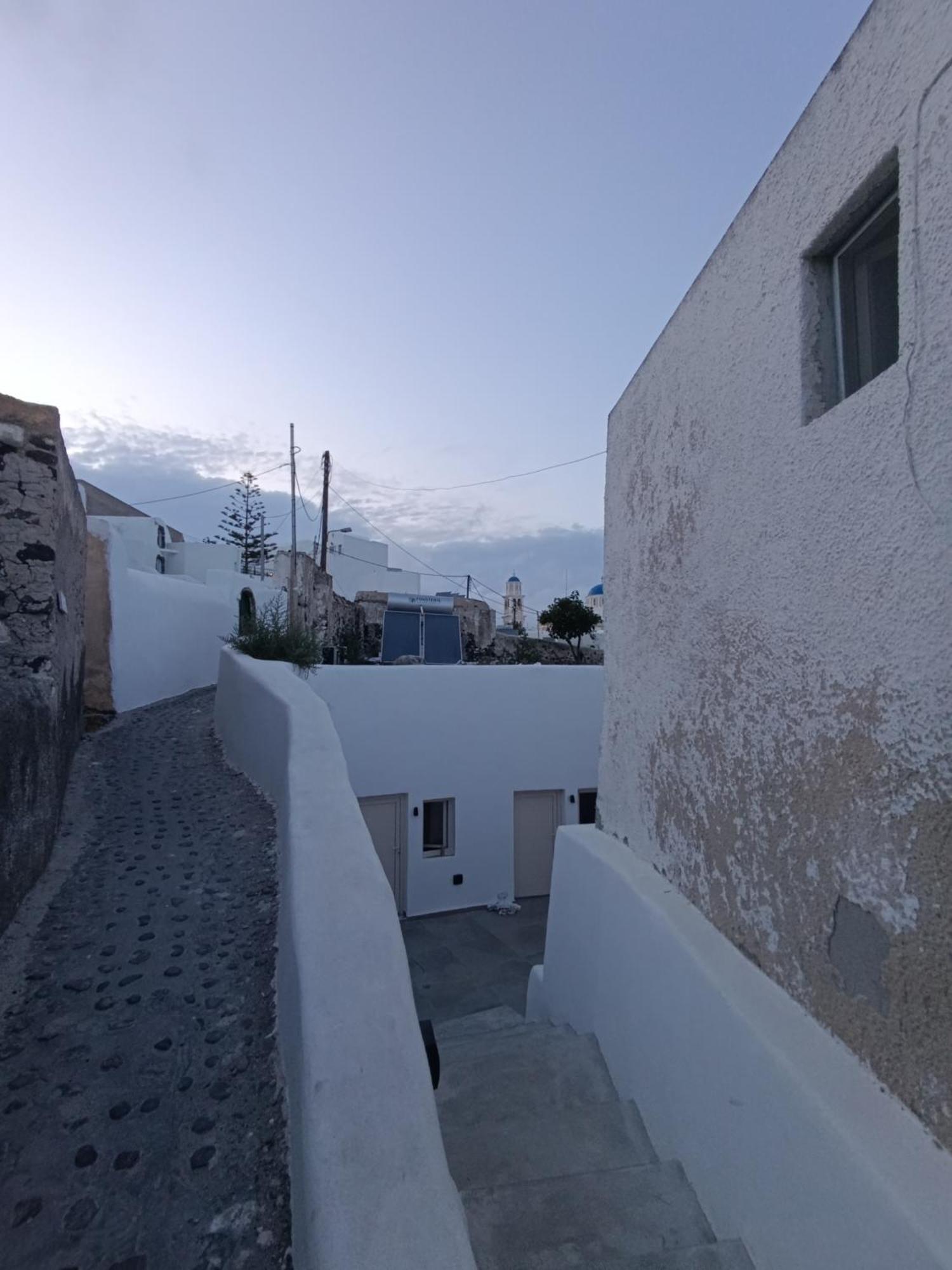 Cycladic Center Cave Rooms Fira  Exterior photo