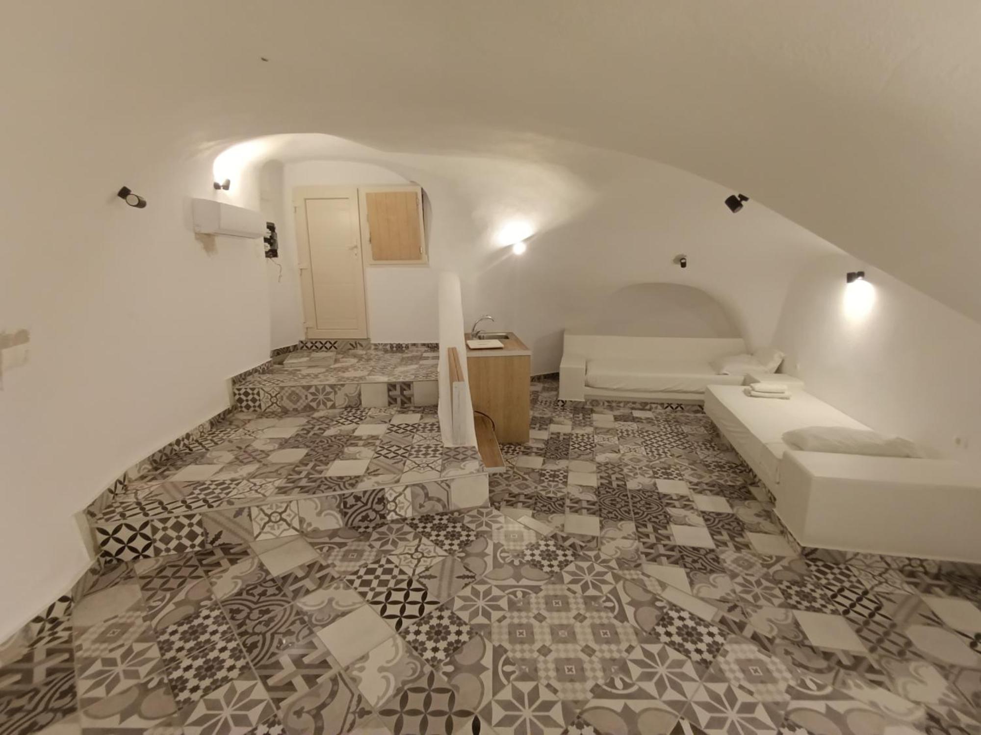 Cycladic Center Cave Rooms Fira  Exterior photo
