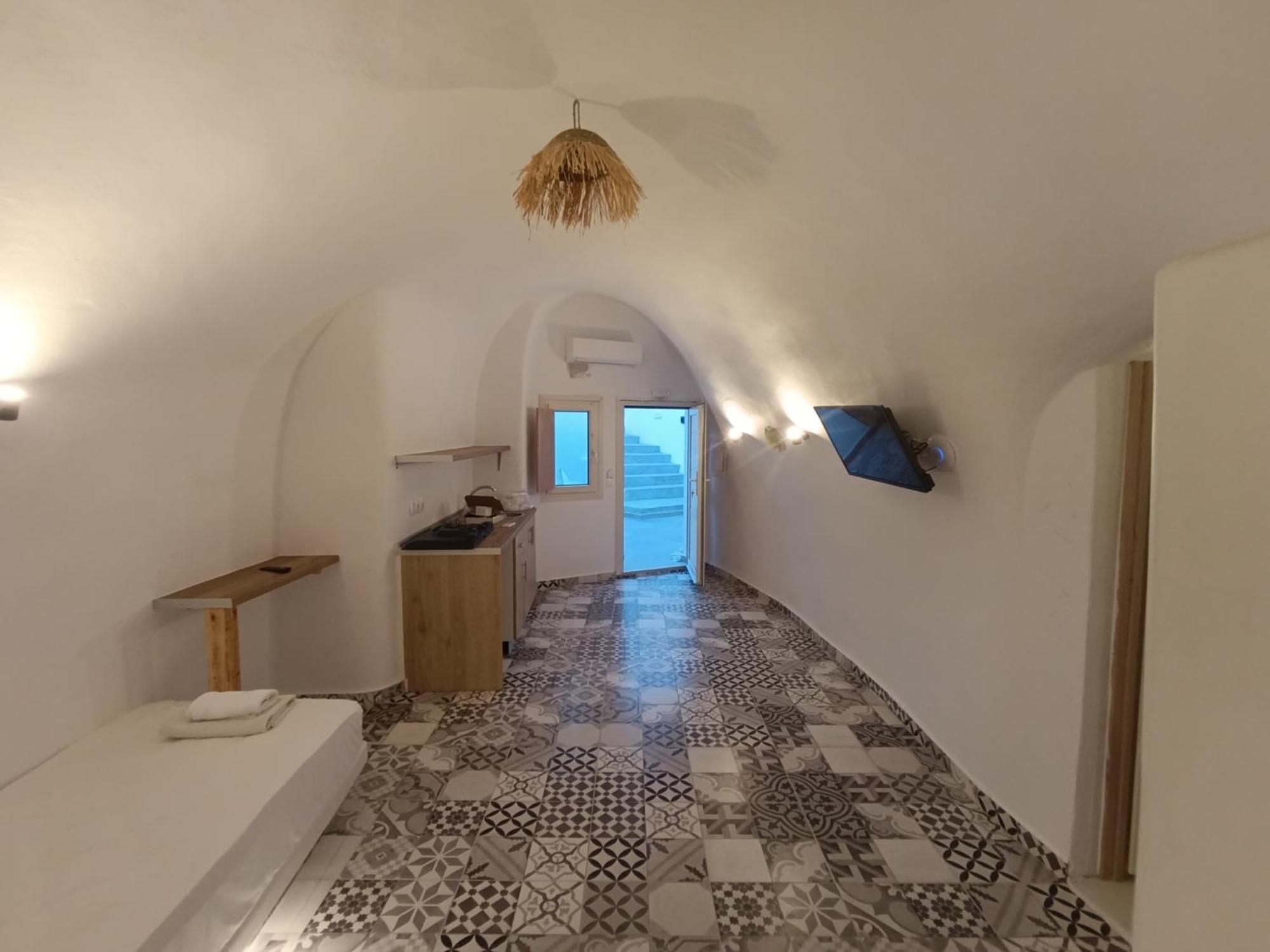 Cycladic Center Cave Rooms Fira  Exterior photo
