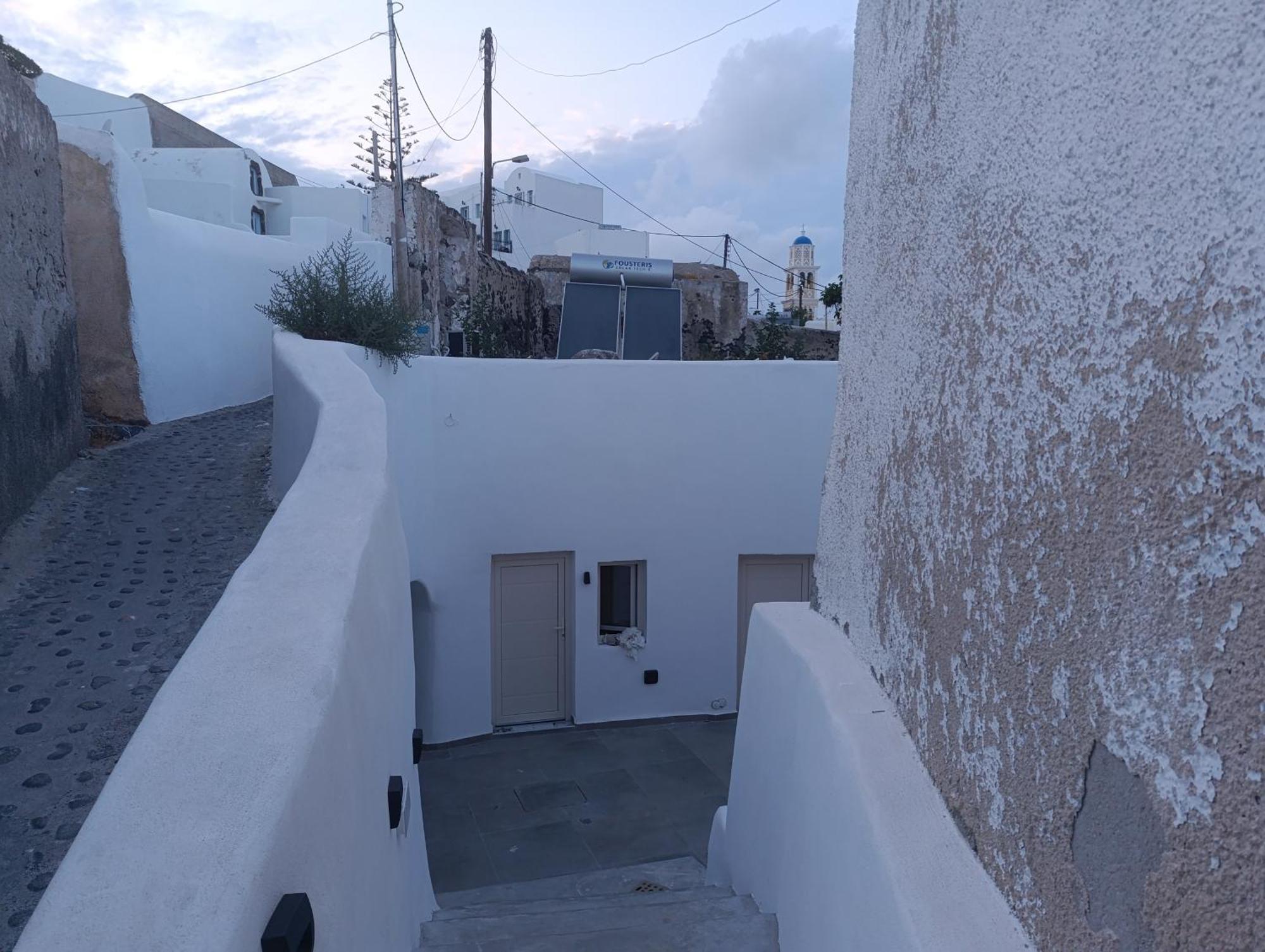 Cycladic Center Cave Rooms Fira  Exterior photo